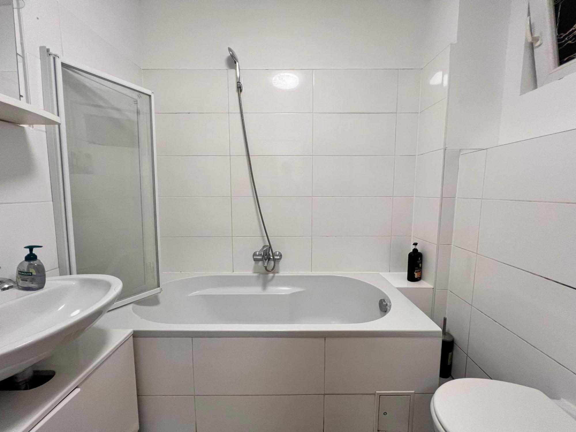 Economy 2br Next To Prater Amuesement Park Wenen